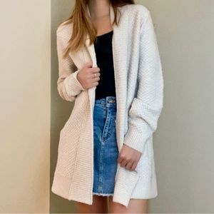xs abercrombie crème cardigan 🍰